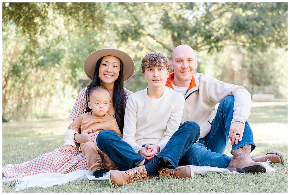 Best Photo Locations in Austin | Fall family pictures at Katherine Fleischer Park