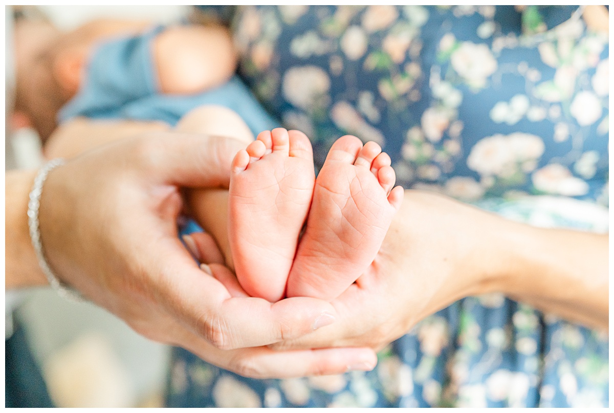 close-up photo of a newborn baby's feet.