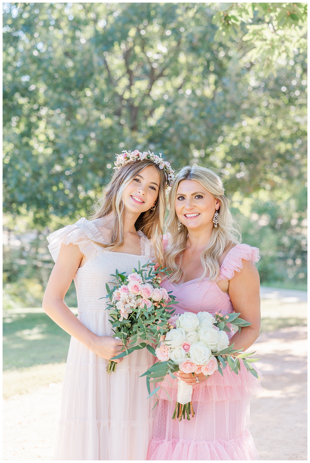 A mother and her teenage daughter stand under a tree at Katherine Fleischer Park while each holding a bouquet for their anniversary family photos in Austin. 